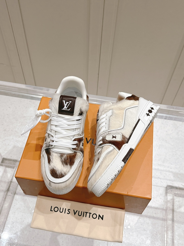 ルイヴィトン靴背面デザイン